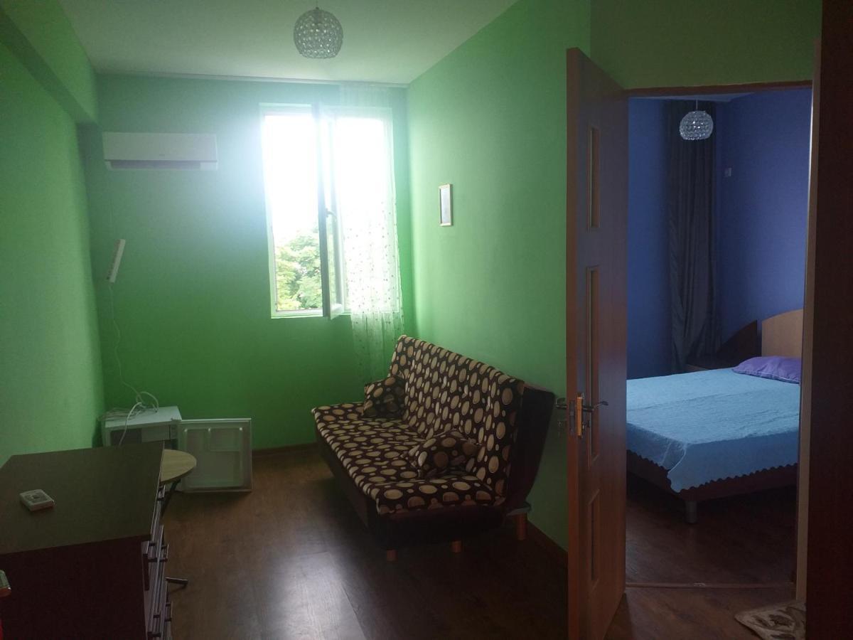 Lily Pearls Inn 코불레티 외부 사진