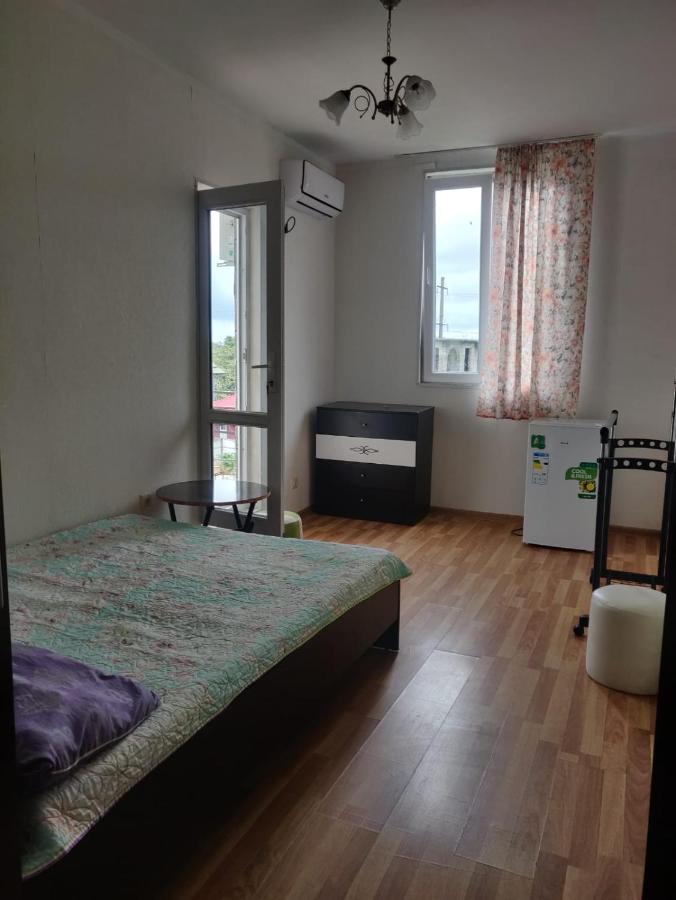 Lily Pearls Inn 코불레티 외부 사진
