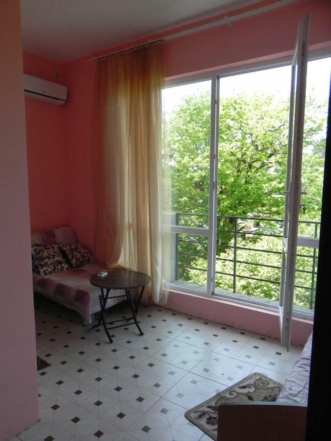Lily Pearls Inn 코불레티 외부 사진